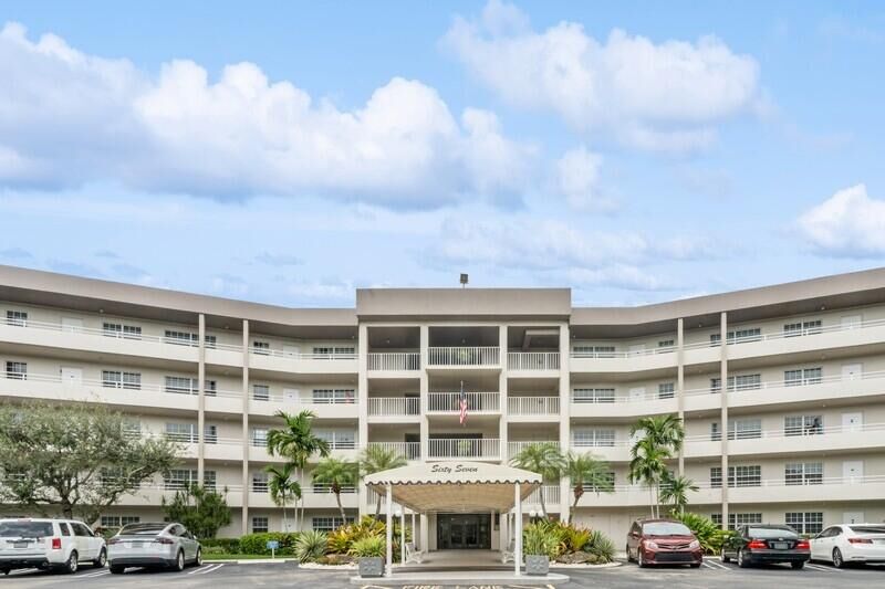 Property Photo: 555 Oaks Lane 410 FL 33069