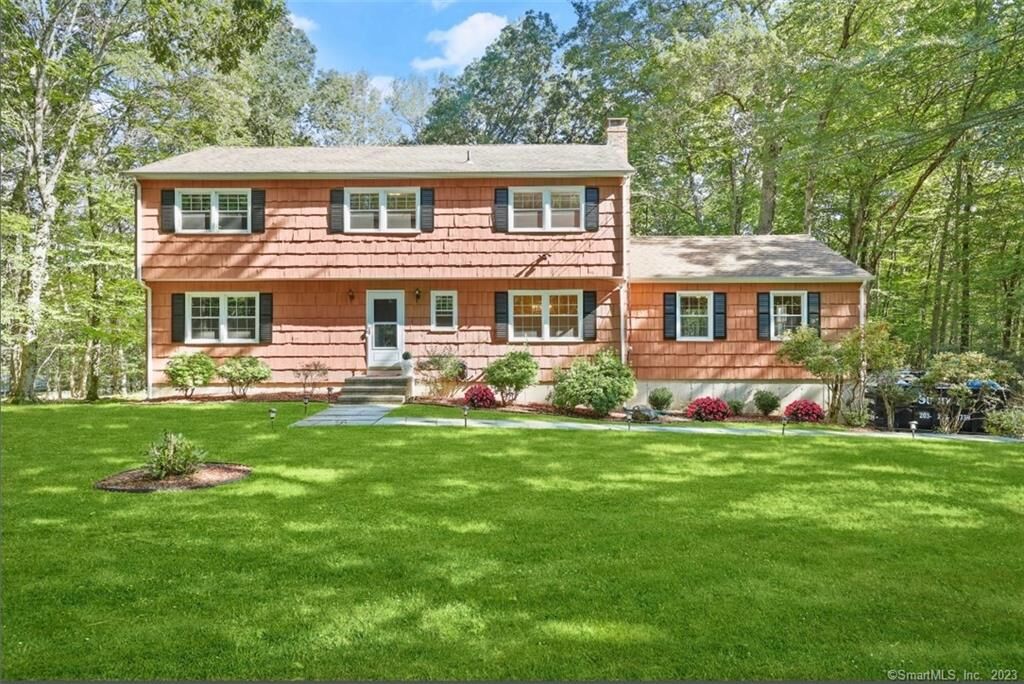 Property Photo: 20 Tubbs Spring Court CT 06883