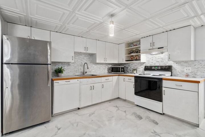 Property Photo:  10 Shadowbrook Lane 45  MA 01757 