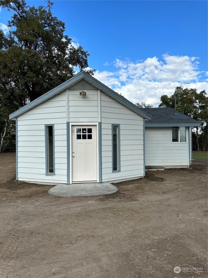 Property Photo: 2009 W Lakeside Drive WA 98873