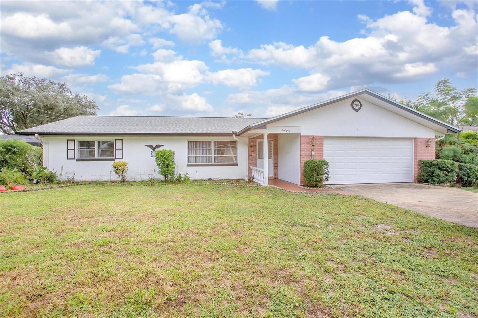 Property Photo:  680 E Iris Drive  FL 32763 