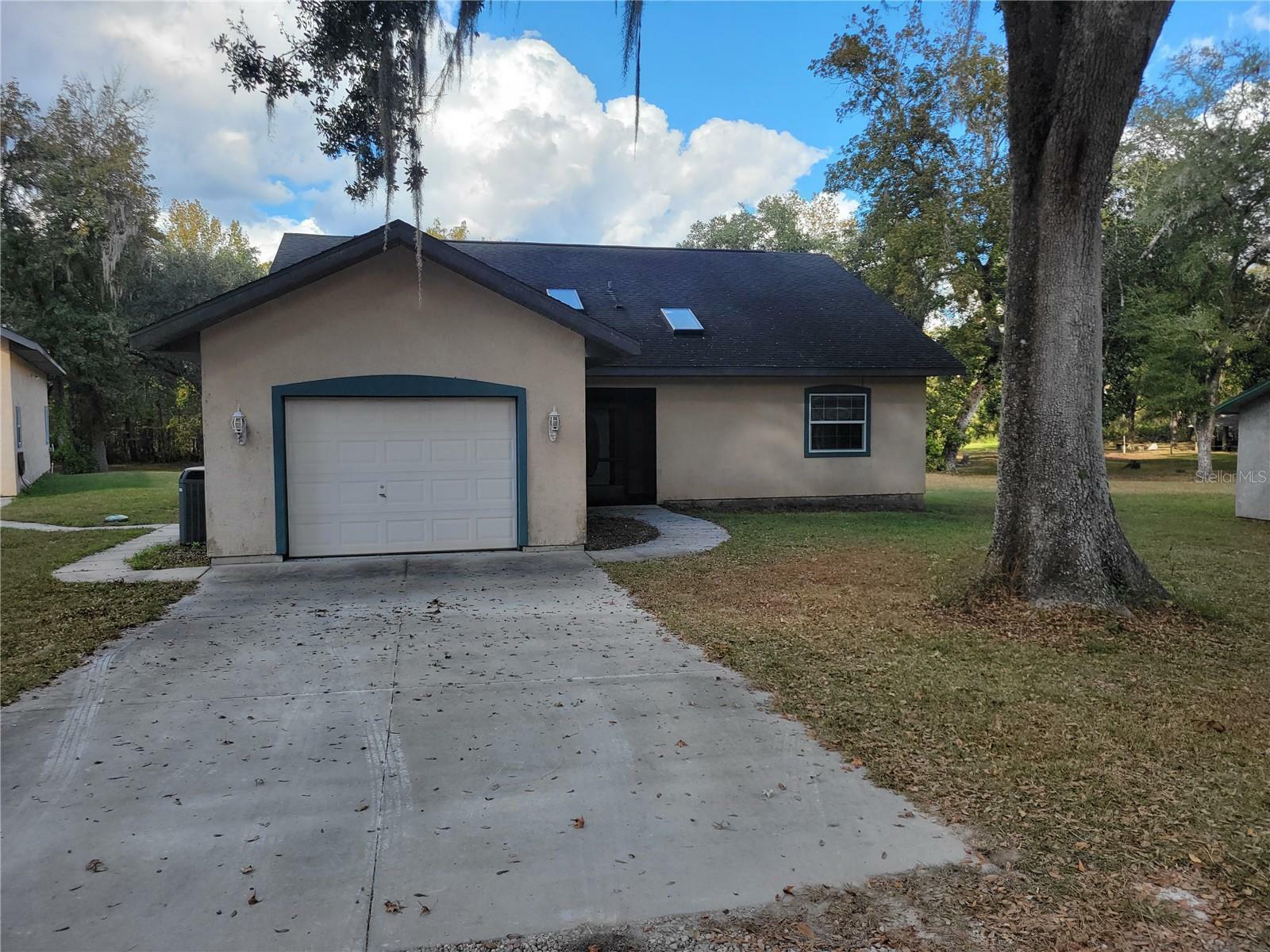 Property Photo: 11120 E Ownbey Court FL 34436