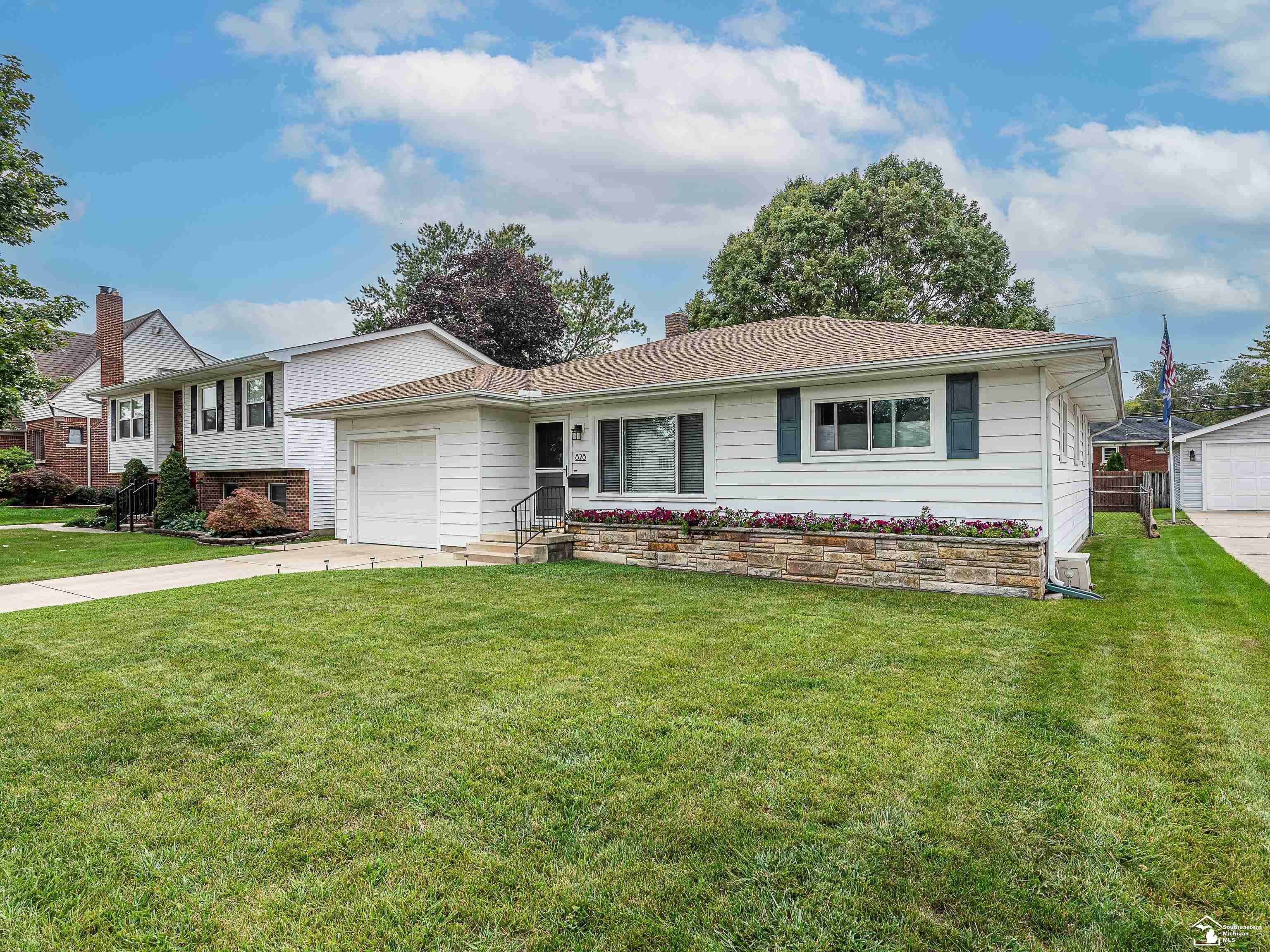 Property Photo:  828 Waterloo  MI 48161 