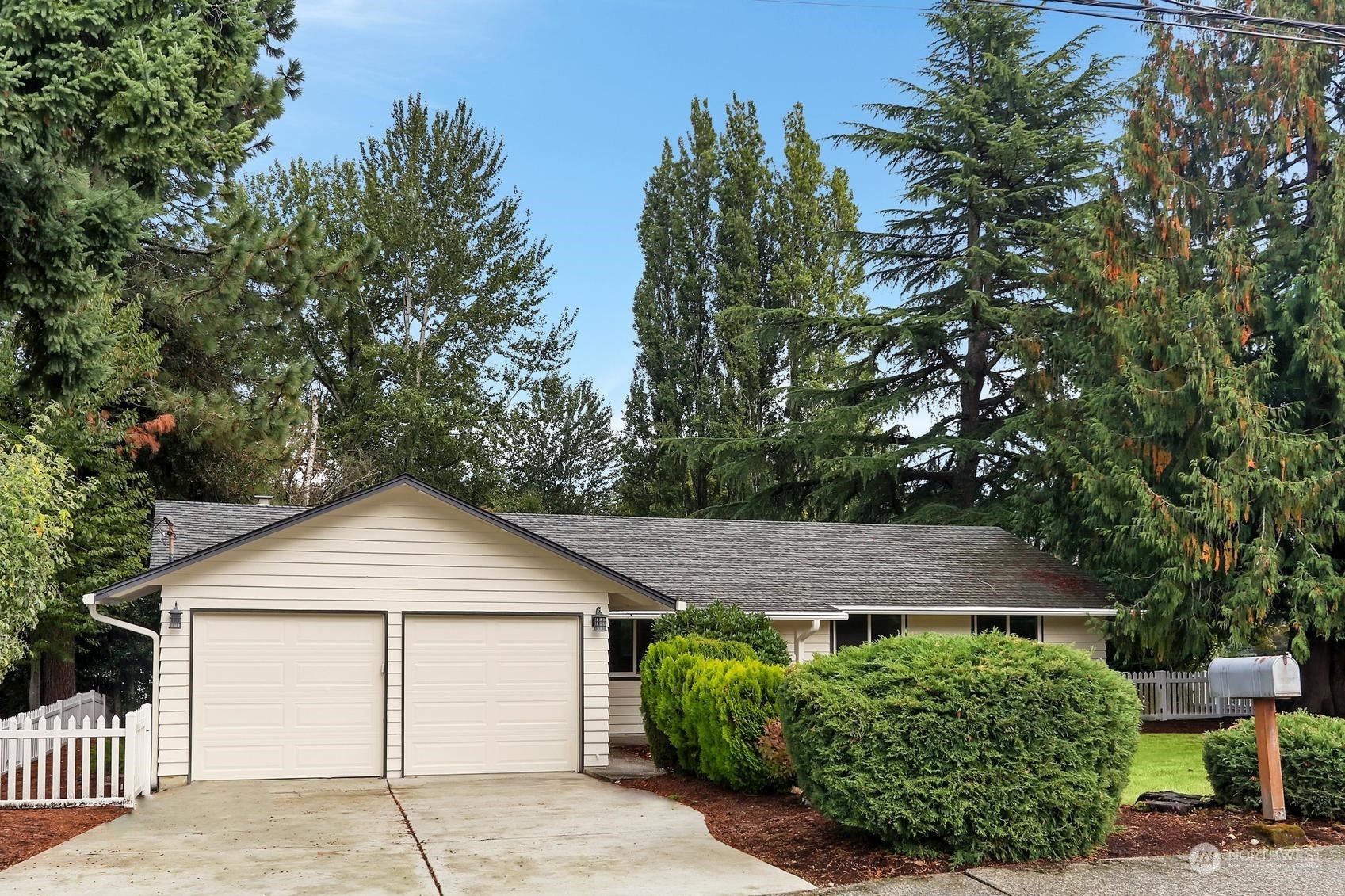 Property Photo: 19304 92nd Avenue NE WA 98011
