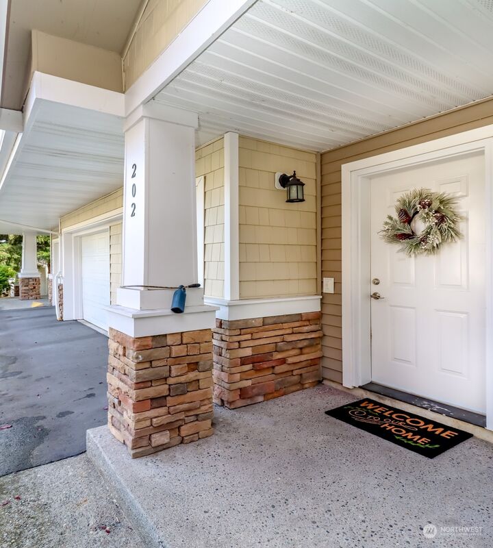 Property Photo:  4021 S 222nd Place 202  WA 98032 