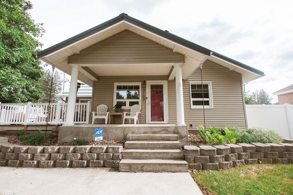 Property Photo: 3107 W Longfellow Ave WA 99205