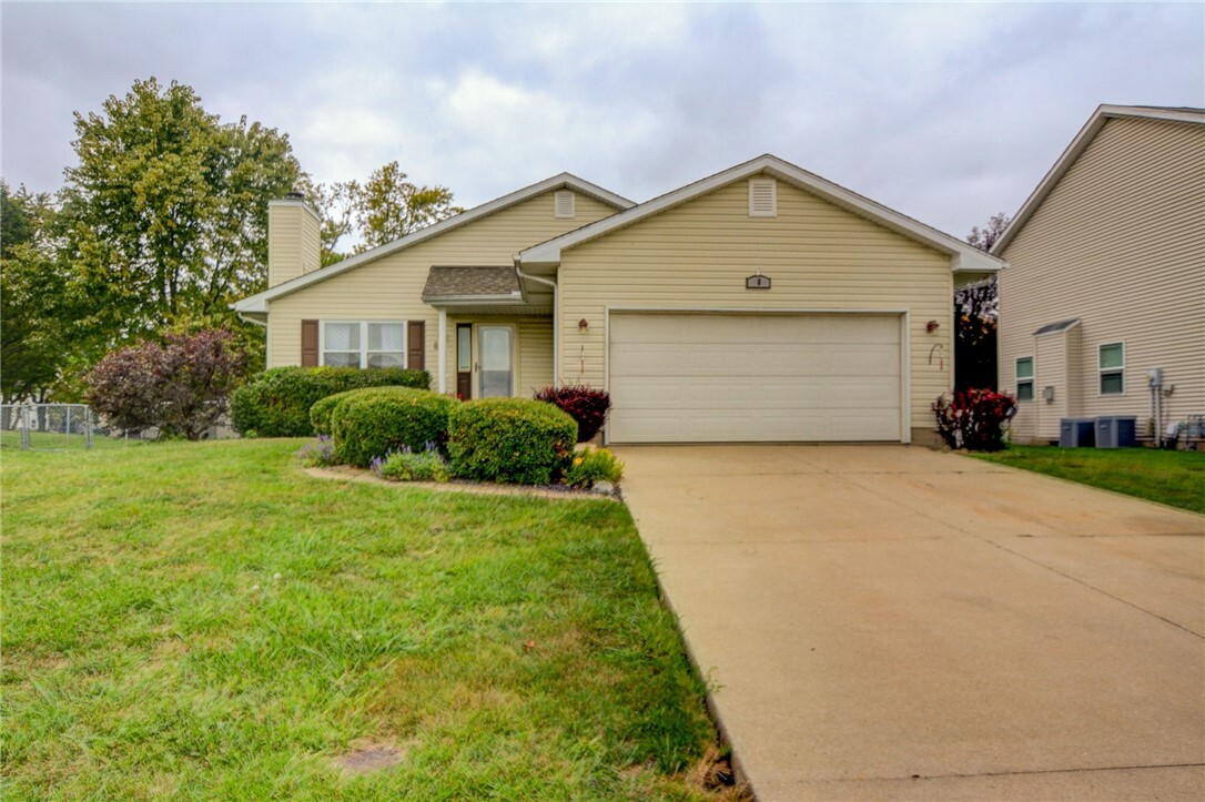 8 View Circle  Oreana IL 62554 photo