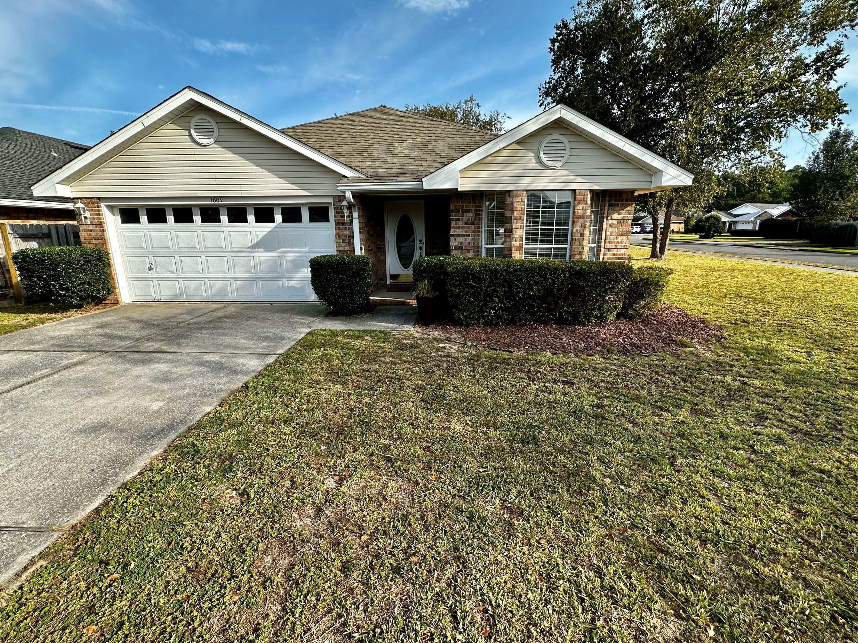 Property Photo:  1609 Sutton Place  FL 32547 