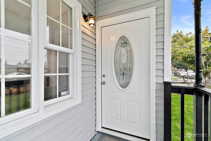 Property Photo:  1201 3rd Street NE  WA 98002 