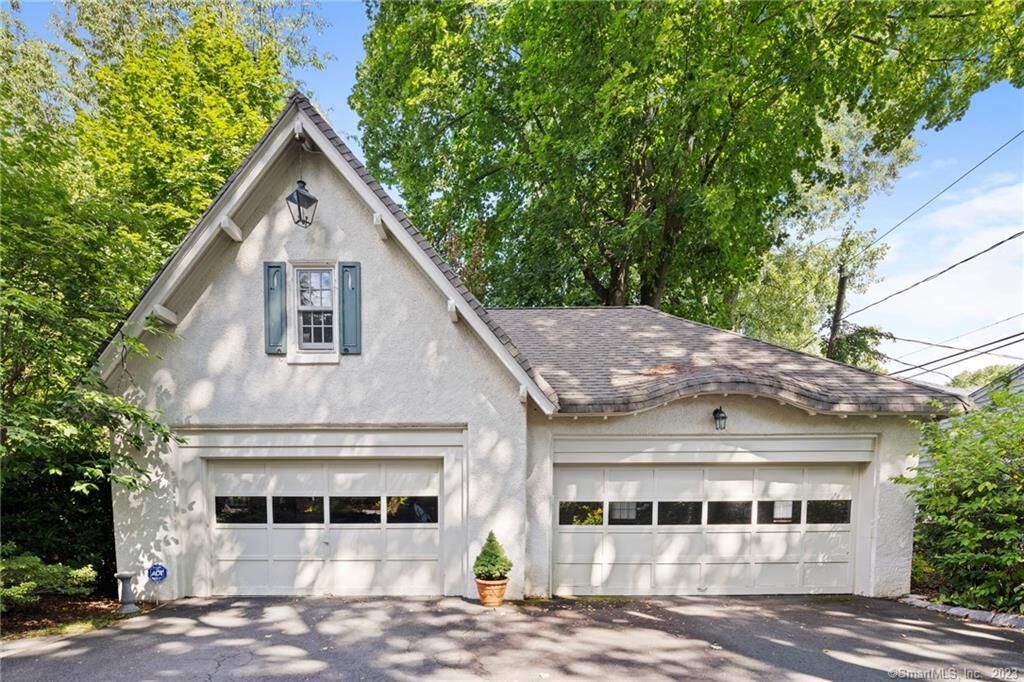 Property Photo:  20 Sycamore Road  CT 06117