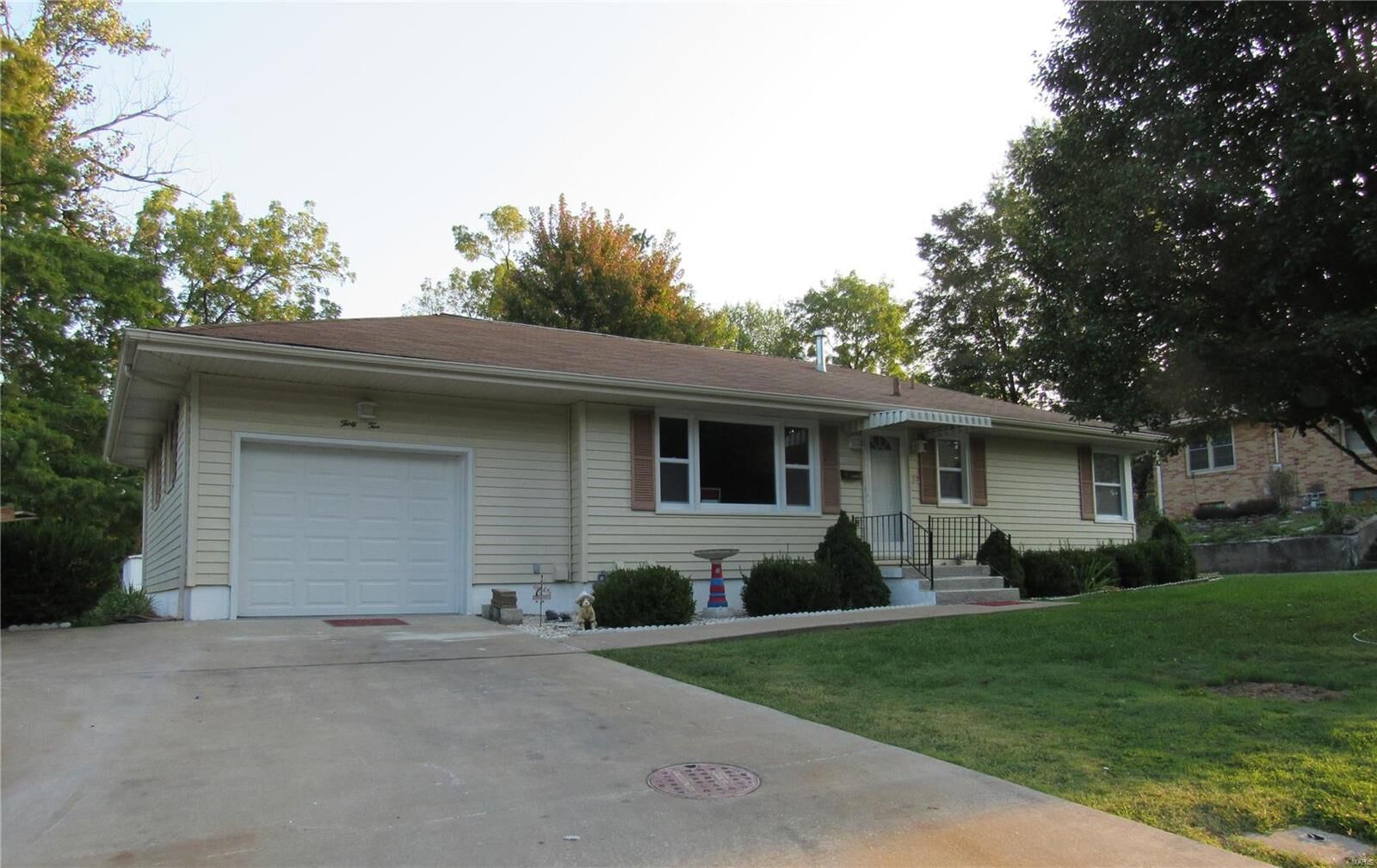 Property Photo: 32 Mather Street IL 62002