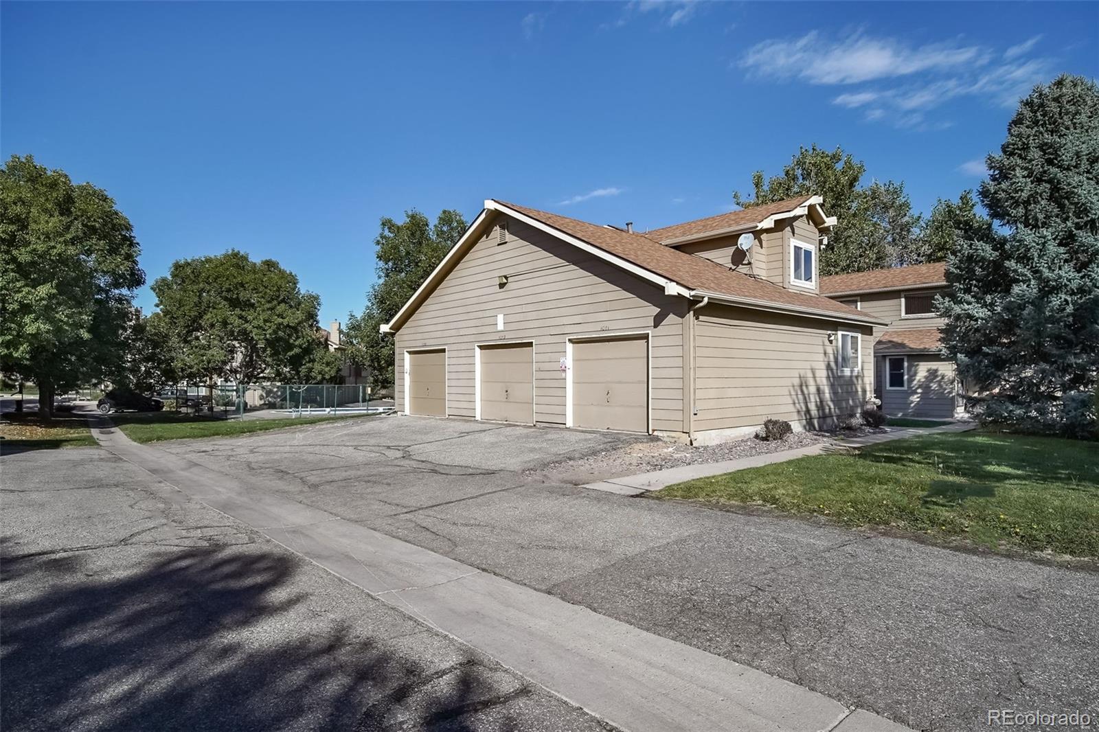 Property Photo:  1075 S Yampa Street  CO 80017 