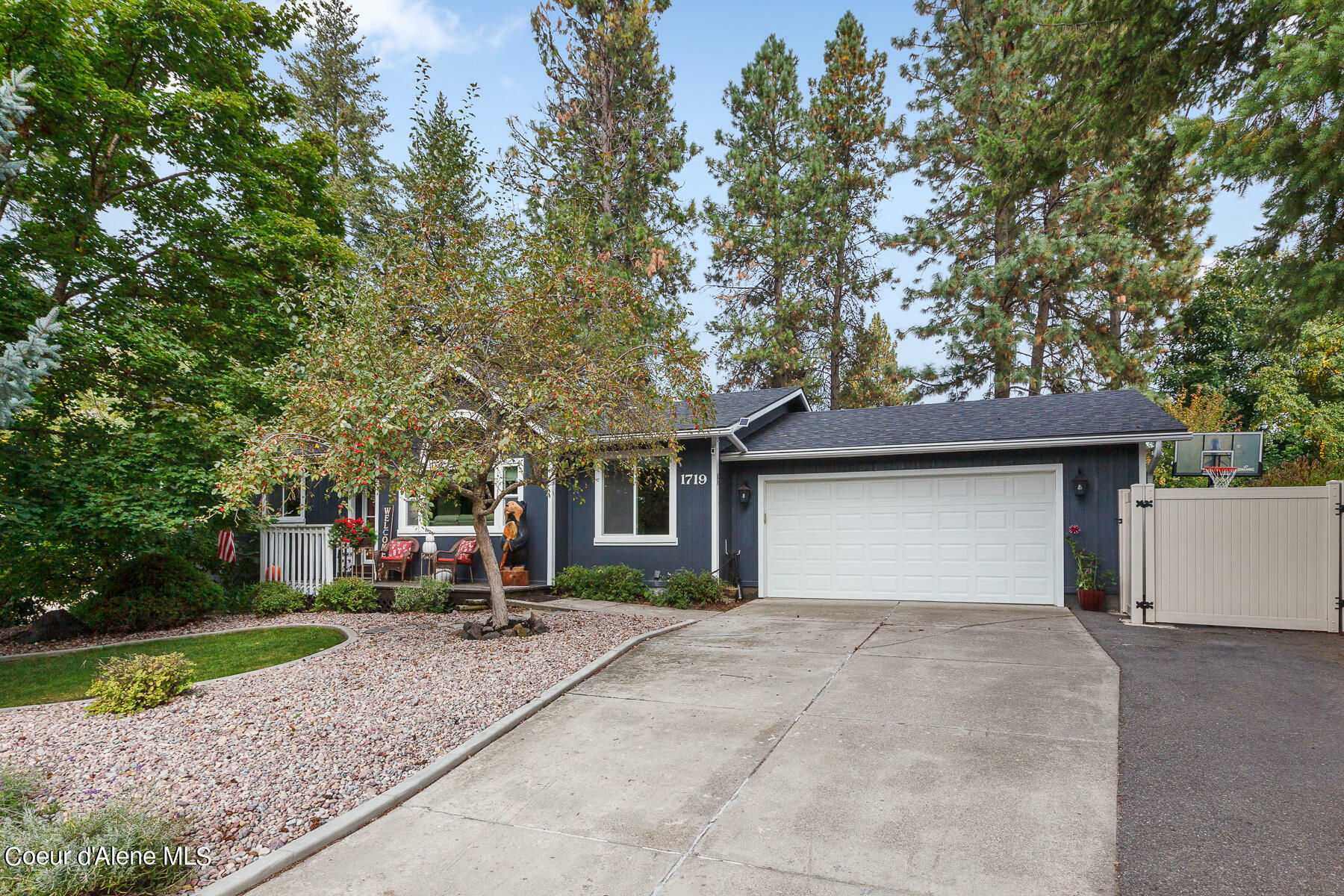 Property Photo:  1719 E Nettleton Gulch Road  ID 83815 