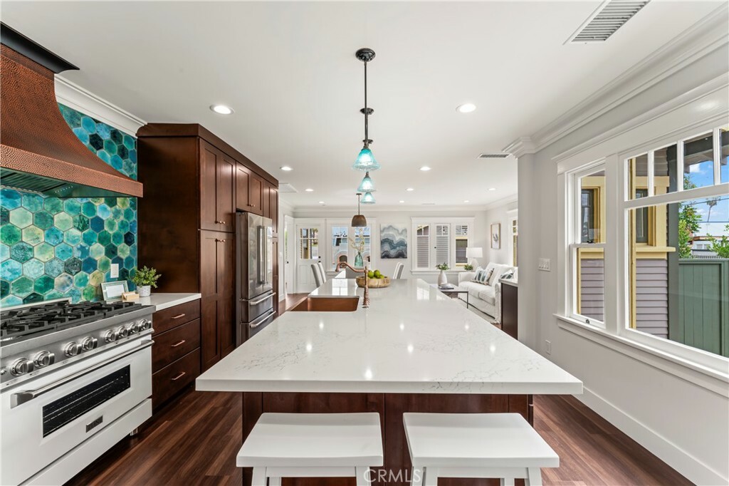 Property Photo: 410 Newport/410A Avenue CA 90814