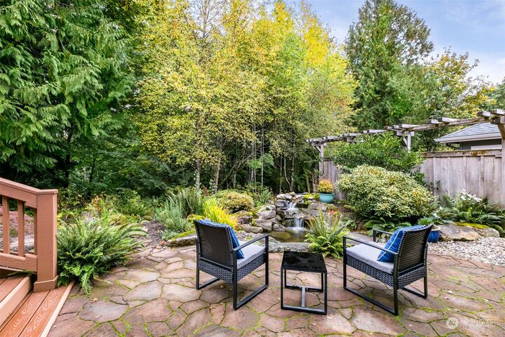 Property Photo:  11842 Big Leaf Way NE  WA 98053 