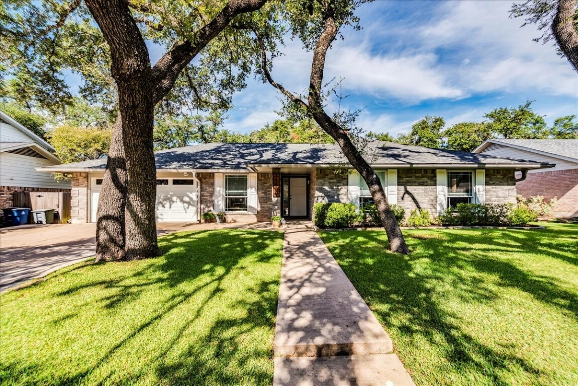 Property Photo:  11602 Three Oaks Trail  TX 78759 