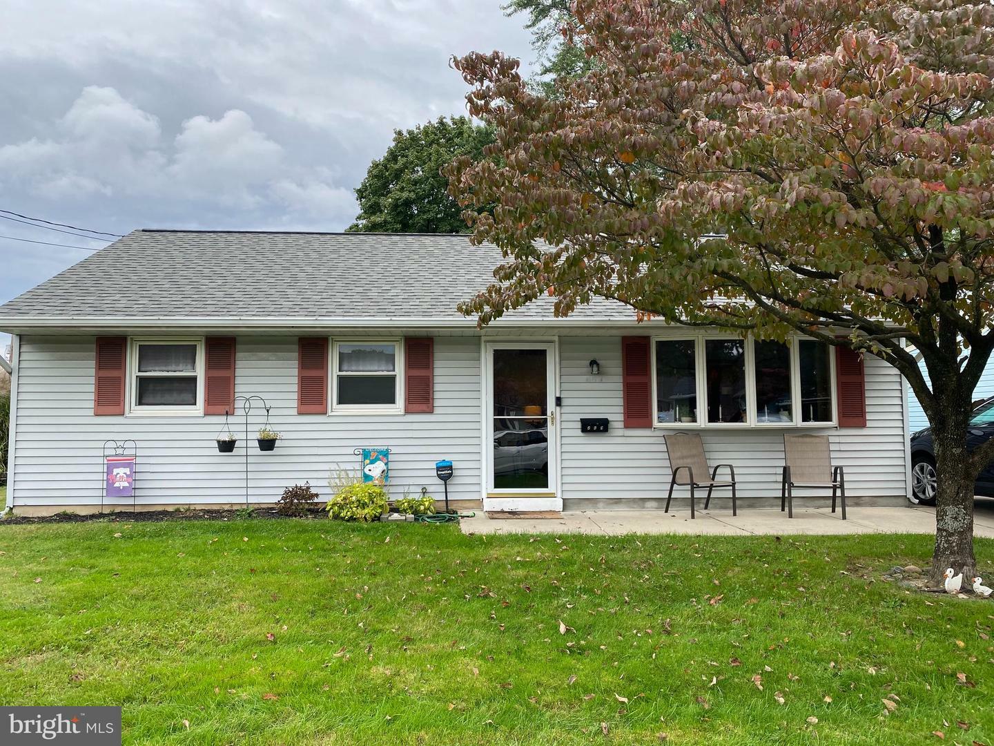 Property Photo:  469 Windsor Drive  NJ 08031 