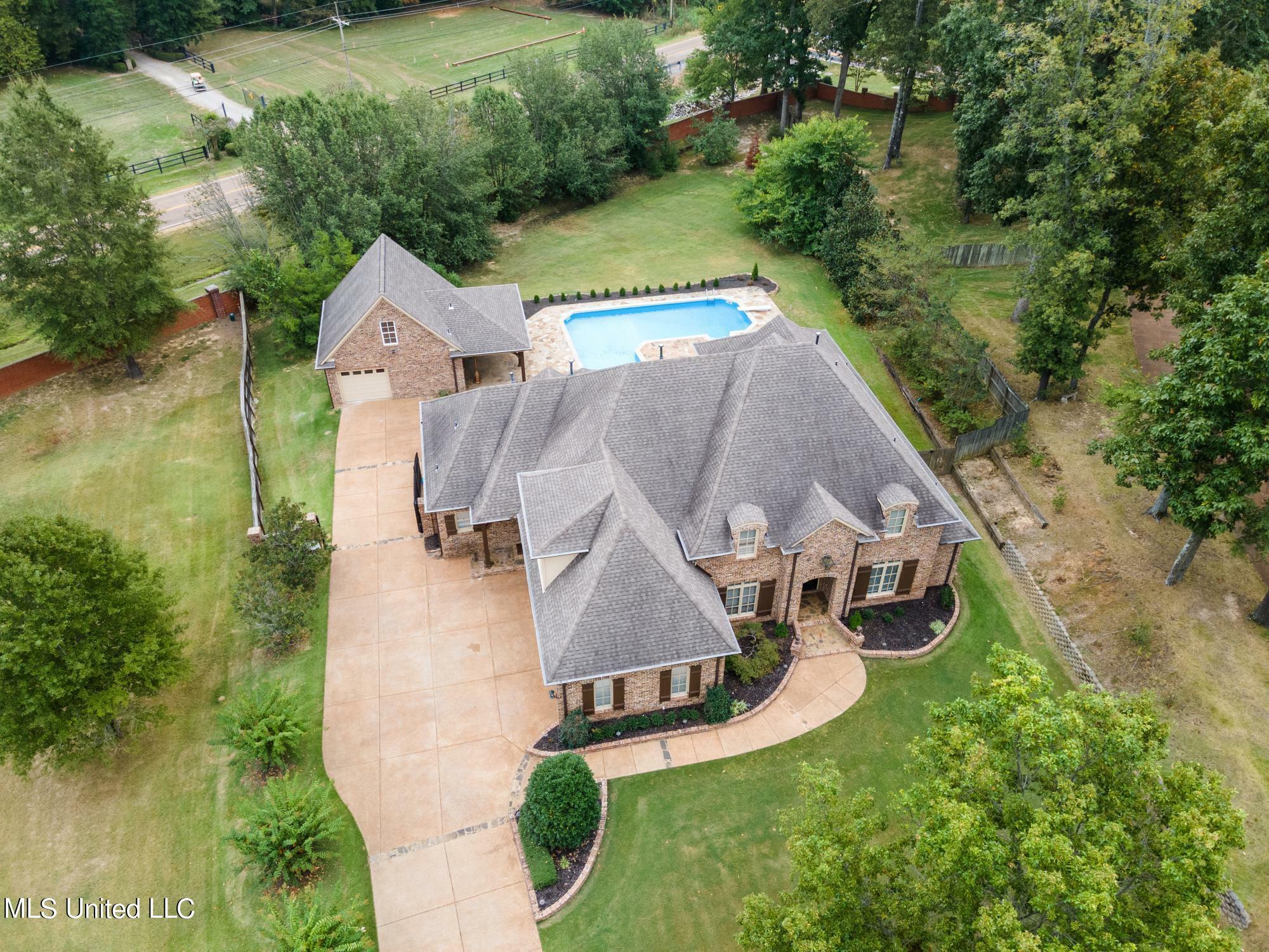 Property Photo:  2058 Manning Circle East  MS 38651 