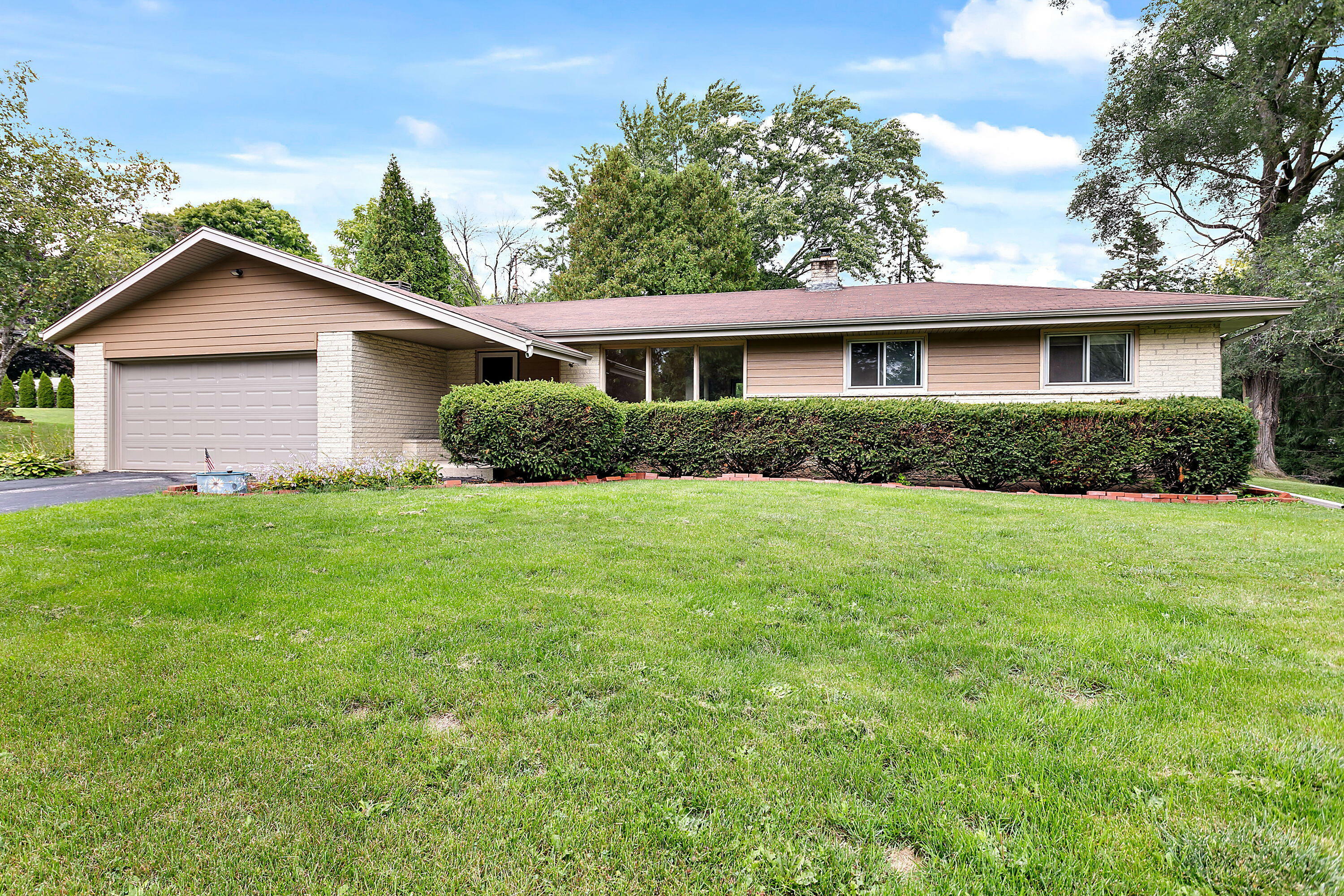 Property Photo: 11400 W Rhoder Ave WI 53132