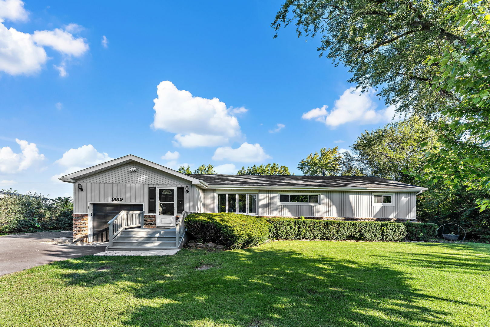 Property Photo:  3819 E Lakeview Drive  IL 60901 