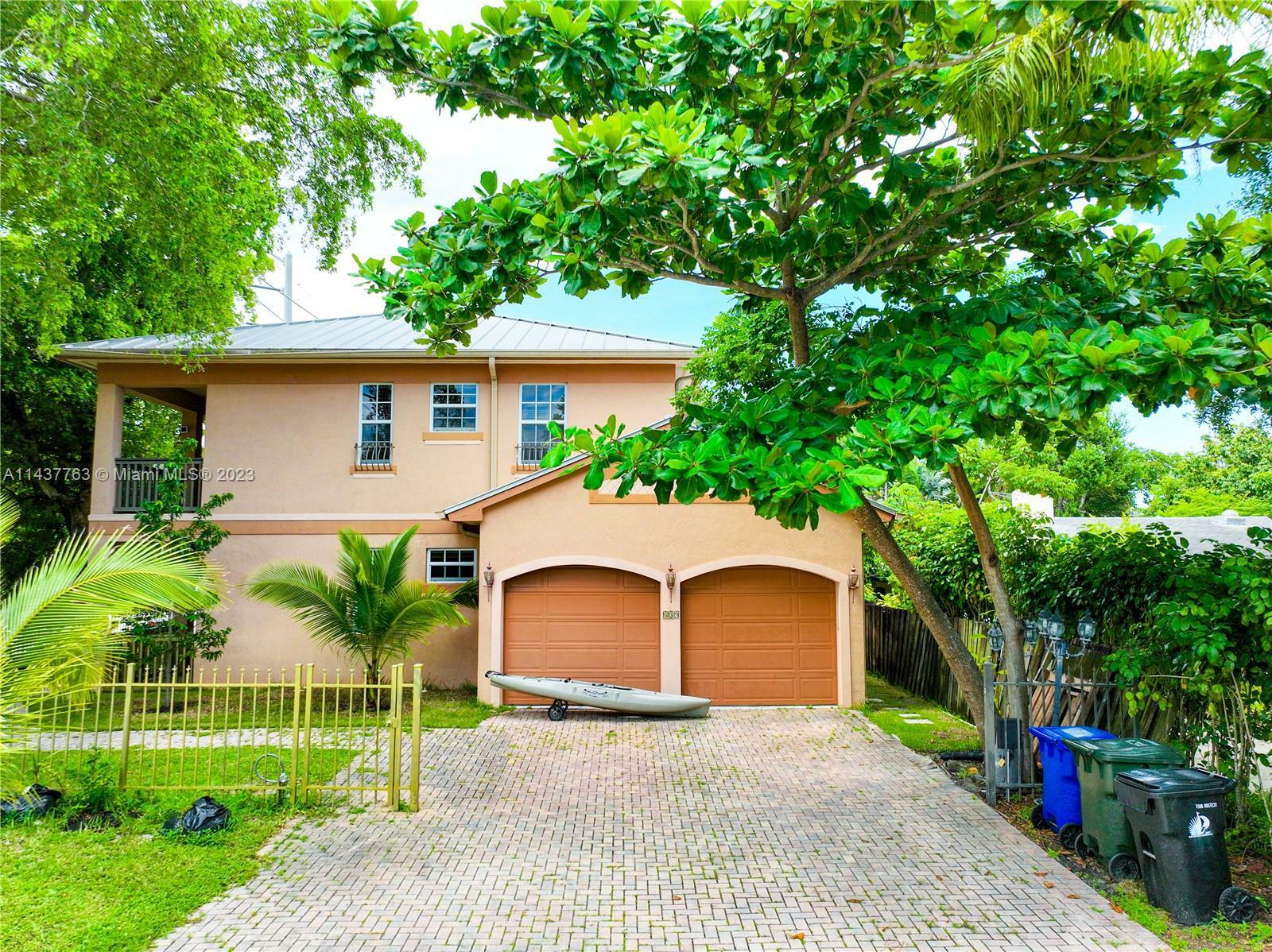 Property Photo:  839 SW 11th St  FL 33315 