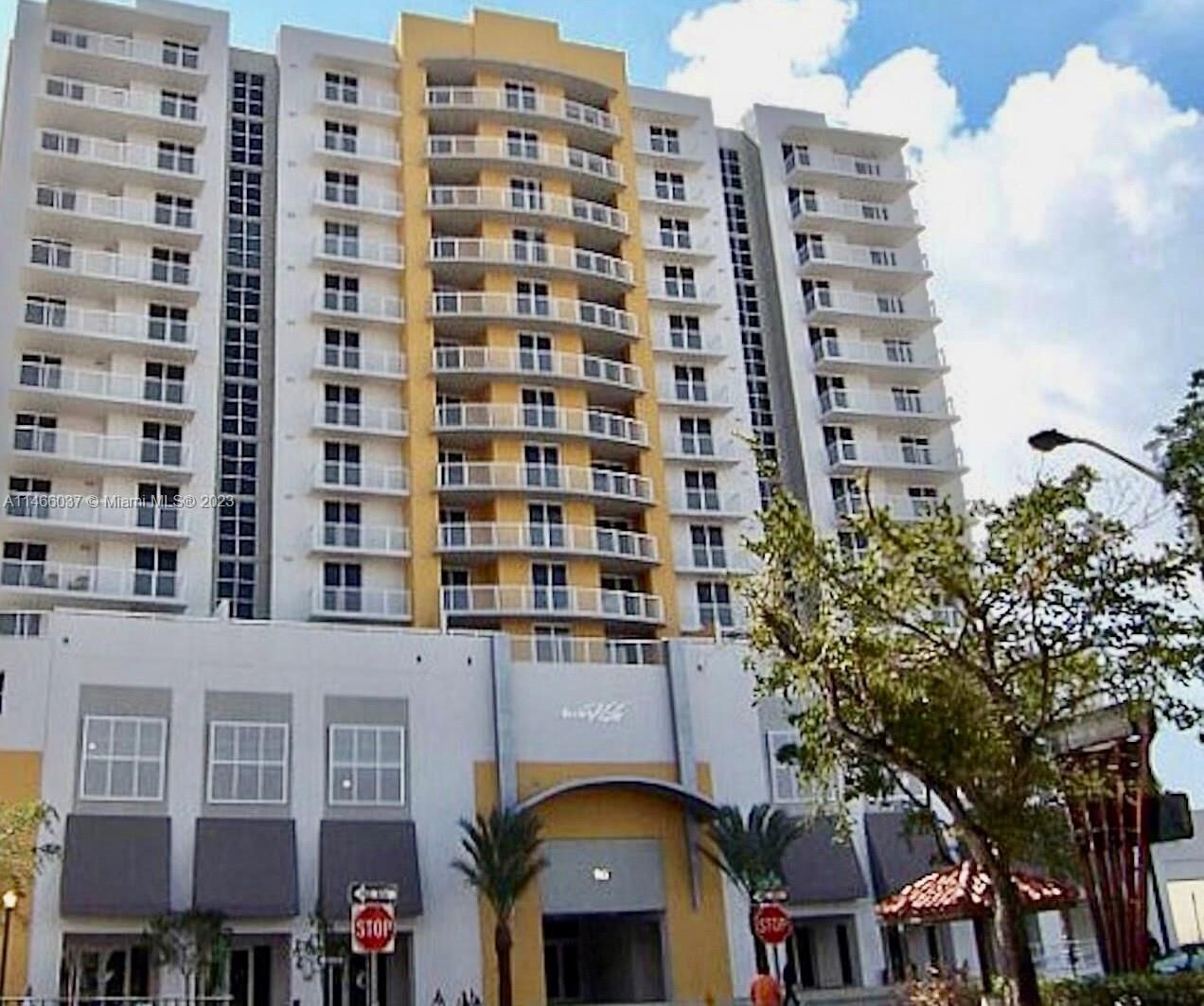 Property Photo: 900 SW 8th St 808 FL 33130