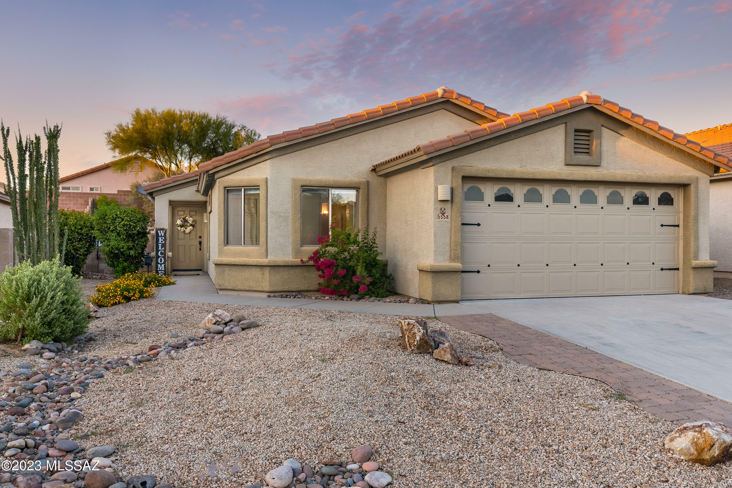 Property Photo:  5558 W Sunset Vista Place  AZ 85658 