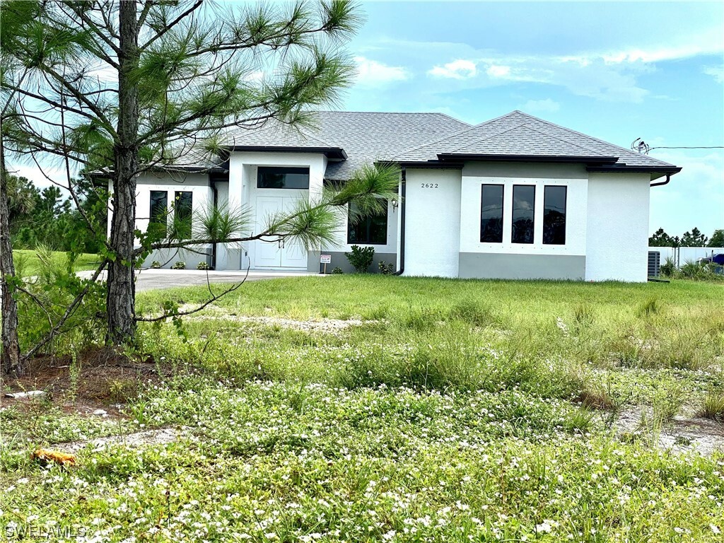 Property Photo: 3843 50th Avenue NE FL 34120