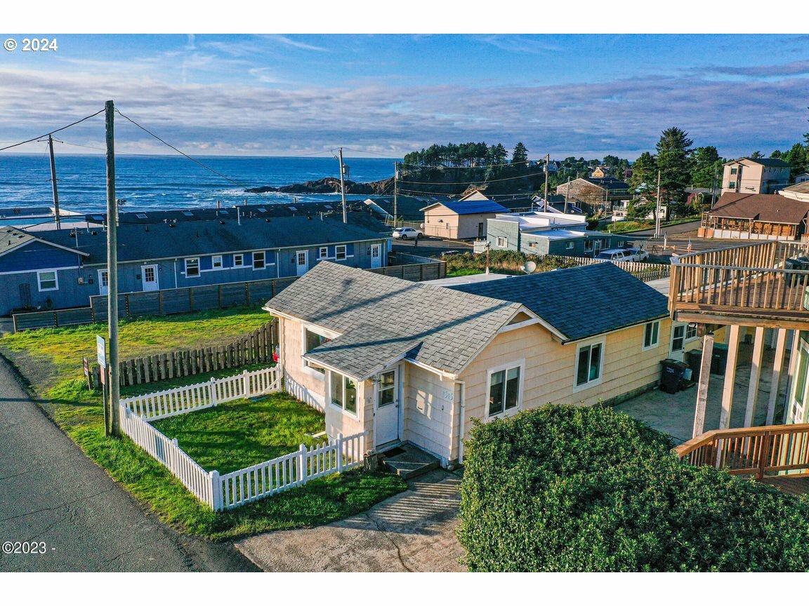 Property Photo: 55 E Collins St OR 97341