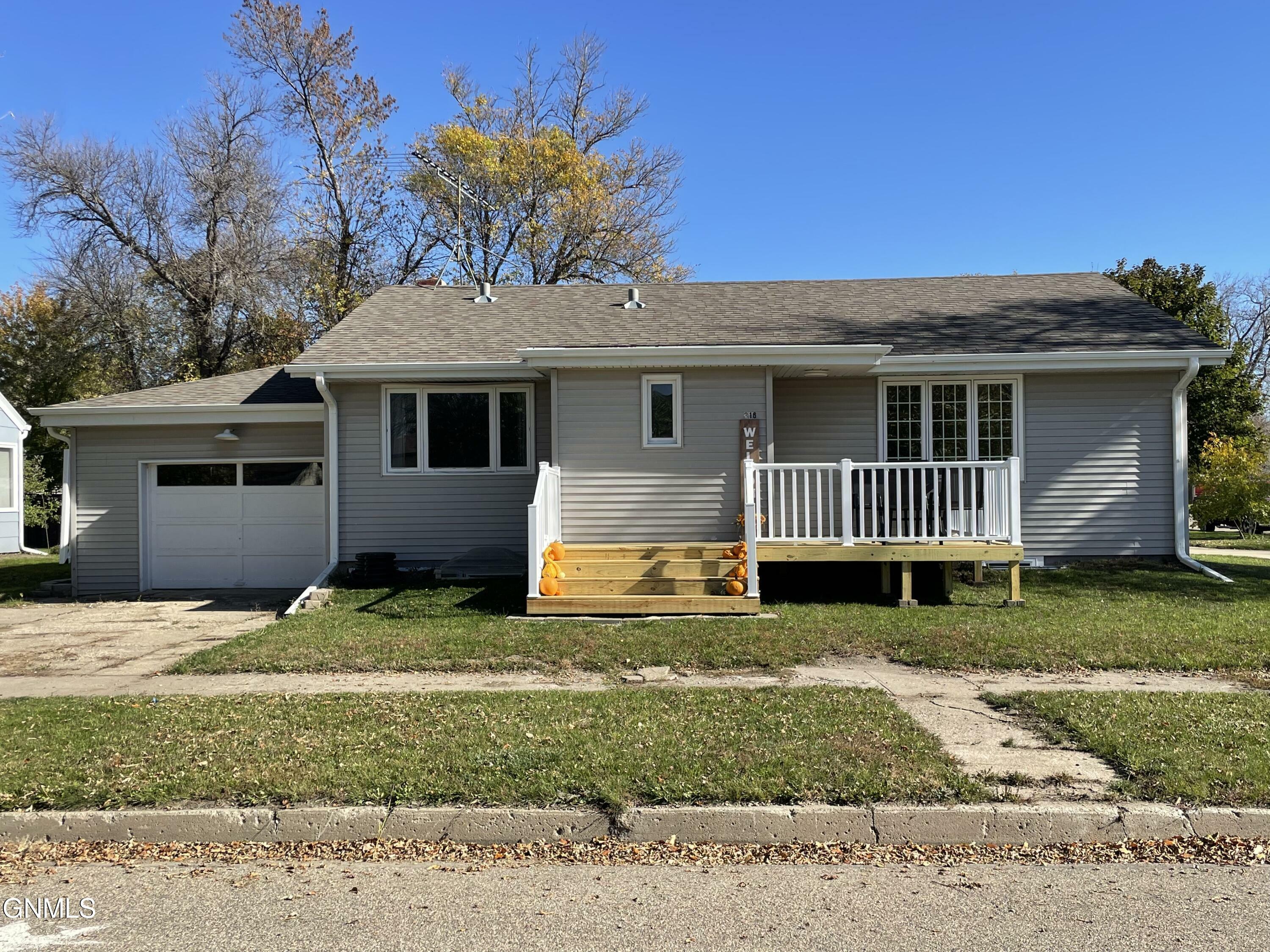 Property Photo:  316 9th Avenue N  ND 58421 