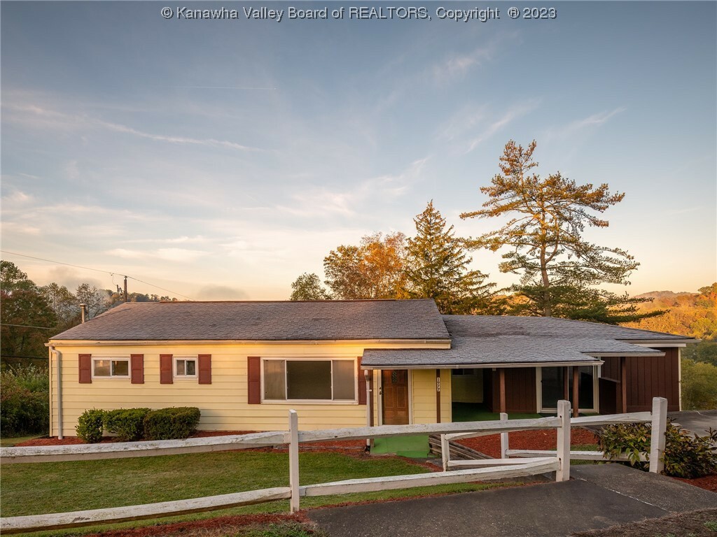 Property Photo:  1977 Grapevine Road  WV 25320 