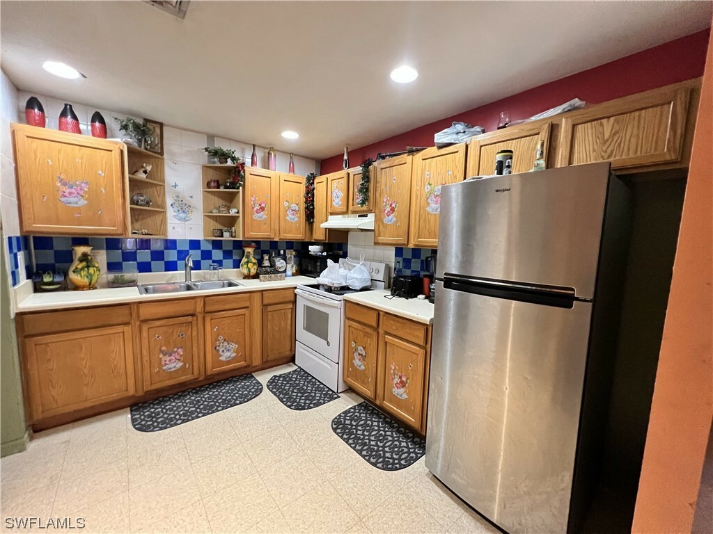 Property Photo:  13557 Koinonia Drive  FL 34114 