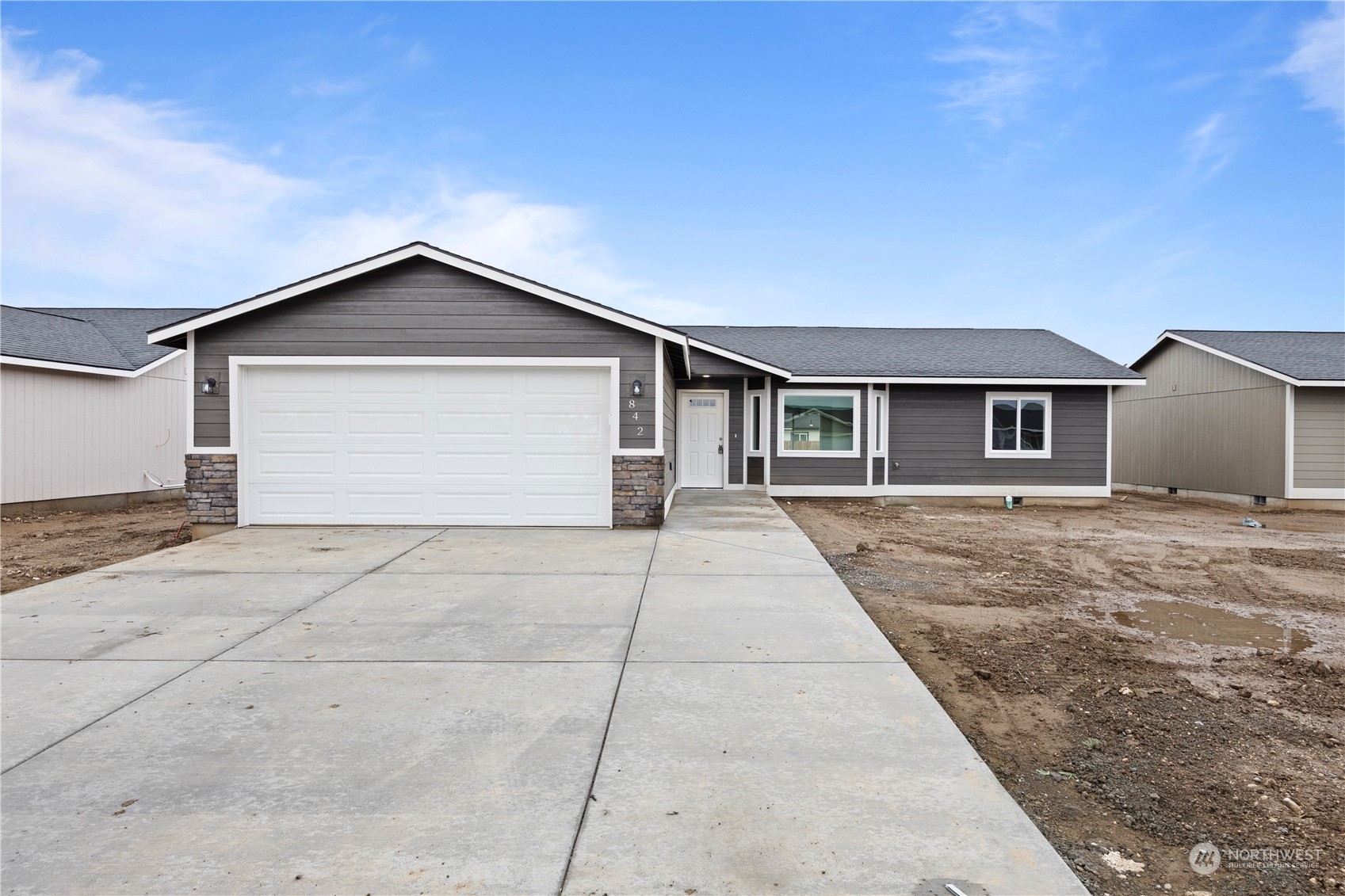 Property Photo: 832 E Cascade Street WA 99344