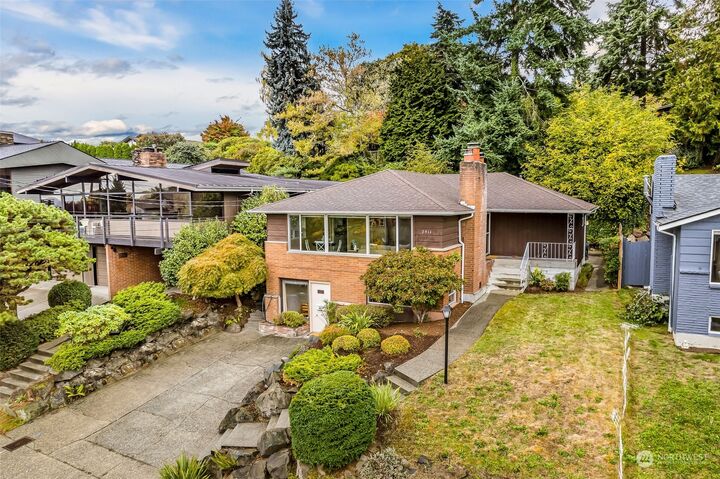 Property Photo:  2911 25th Avenue W  WA 98199 