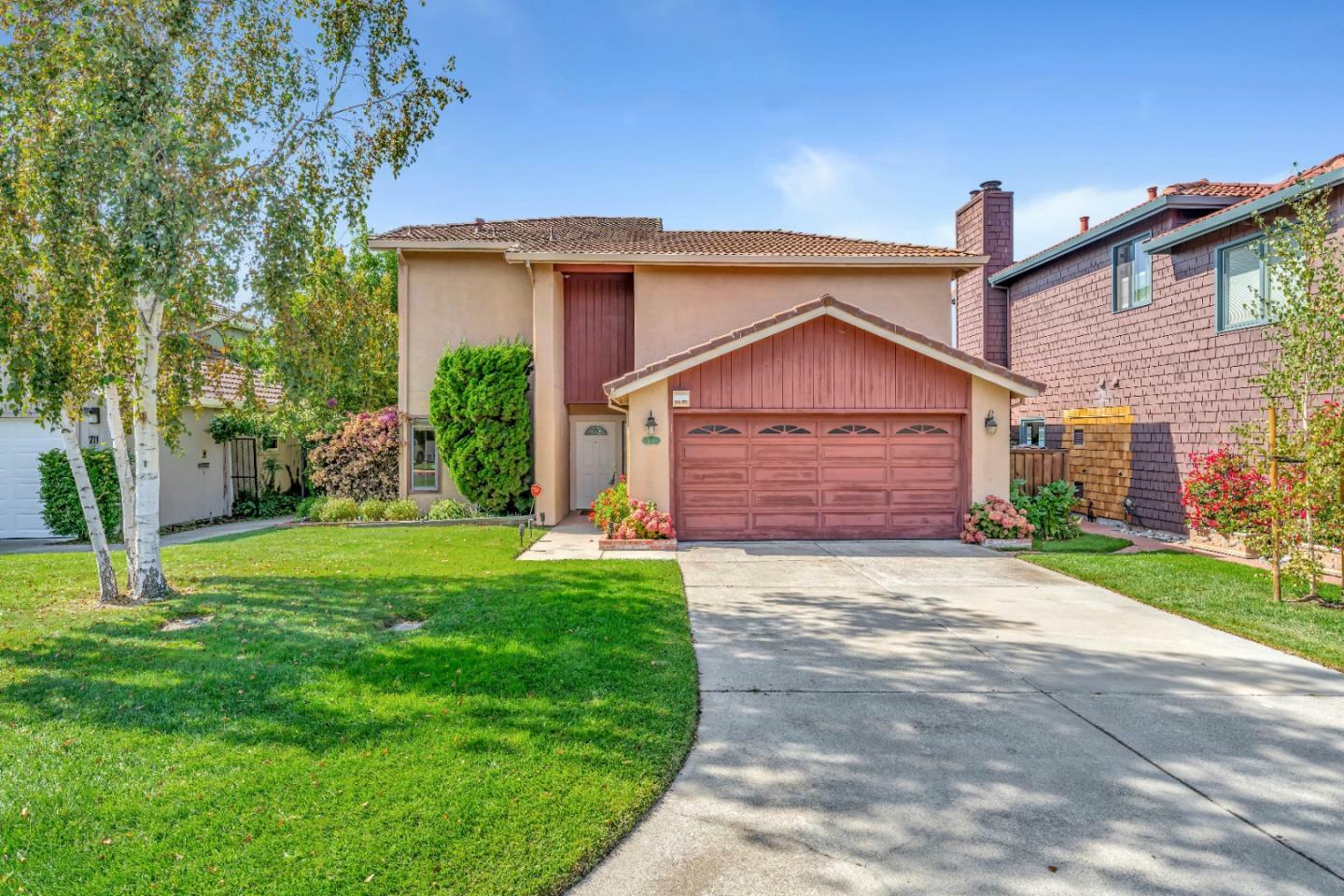 Property Photo:  713 San Miguel Lane  CA 94404 