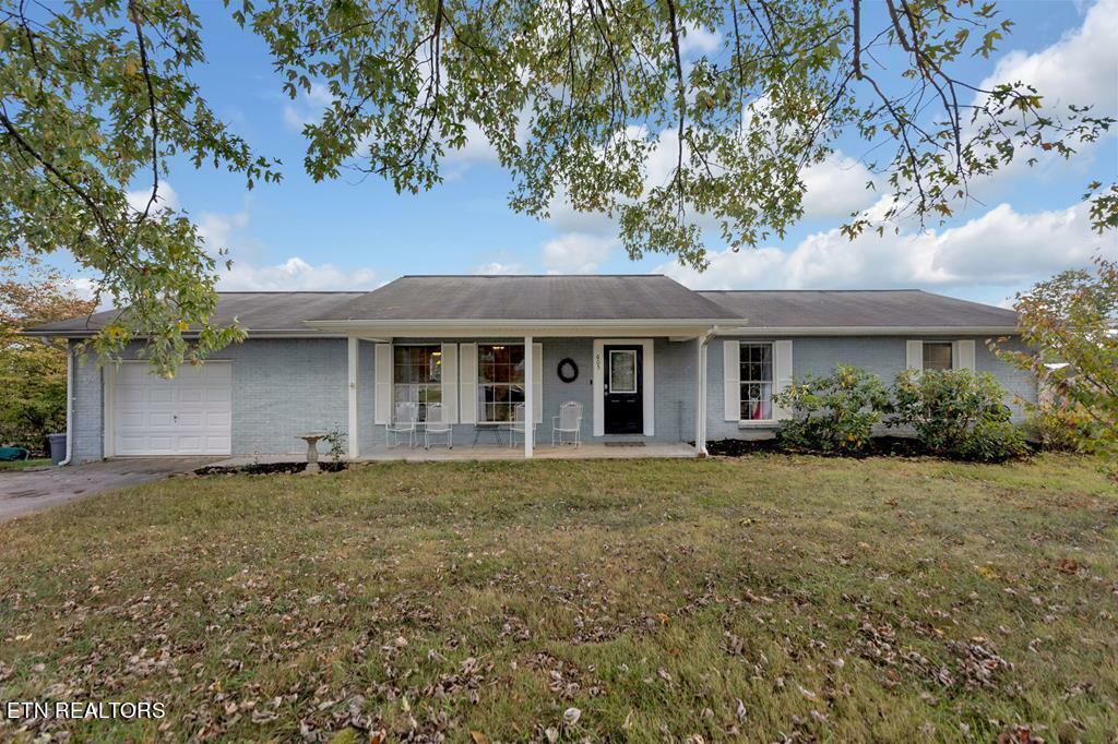 Property Photo: 605 Keck St TN 37865