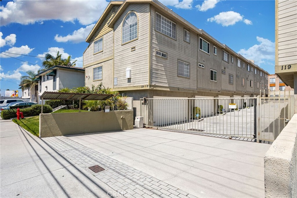 Property Photo:  119 #2 E Beach Avenue  CA 90302 