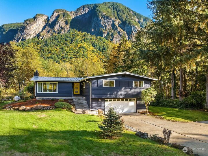 House for sale in Snoqualmie 7702 442nd Place SE, Snoqualmie, WA 98065