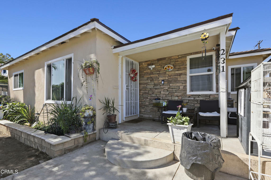 Property Photo:  231 S S Roosevelt Avenue  CA 93030 