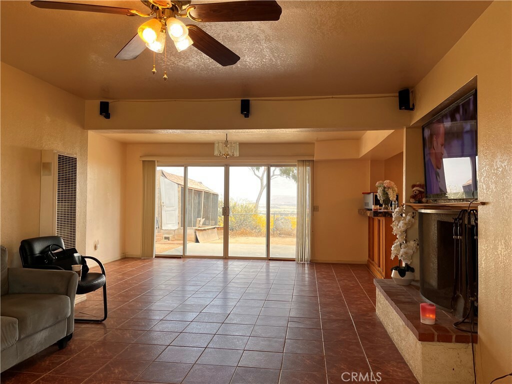 Property Photo:  1166 W San Jacinto Avenue  CA 92570 