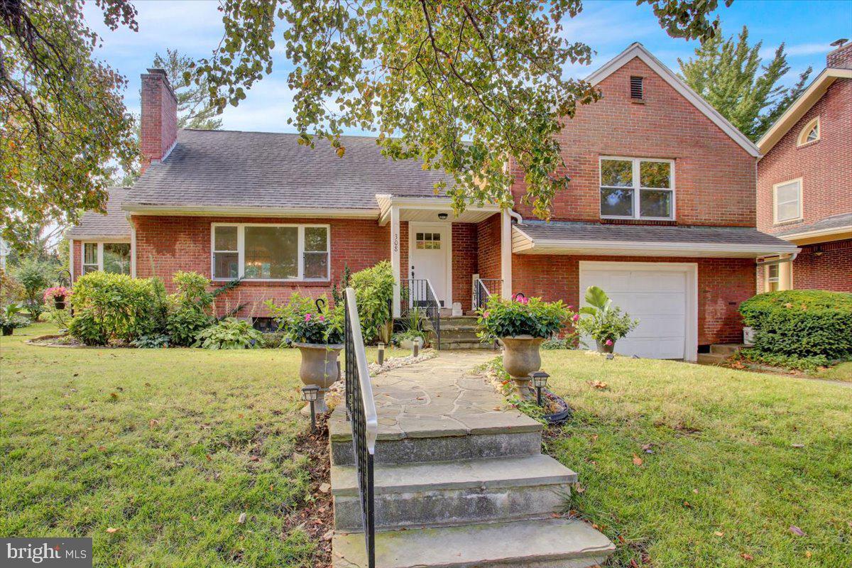 Property Photo:  308 Reading Avenue  PA 19611 