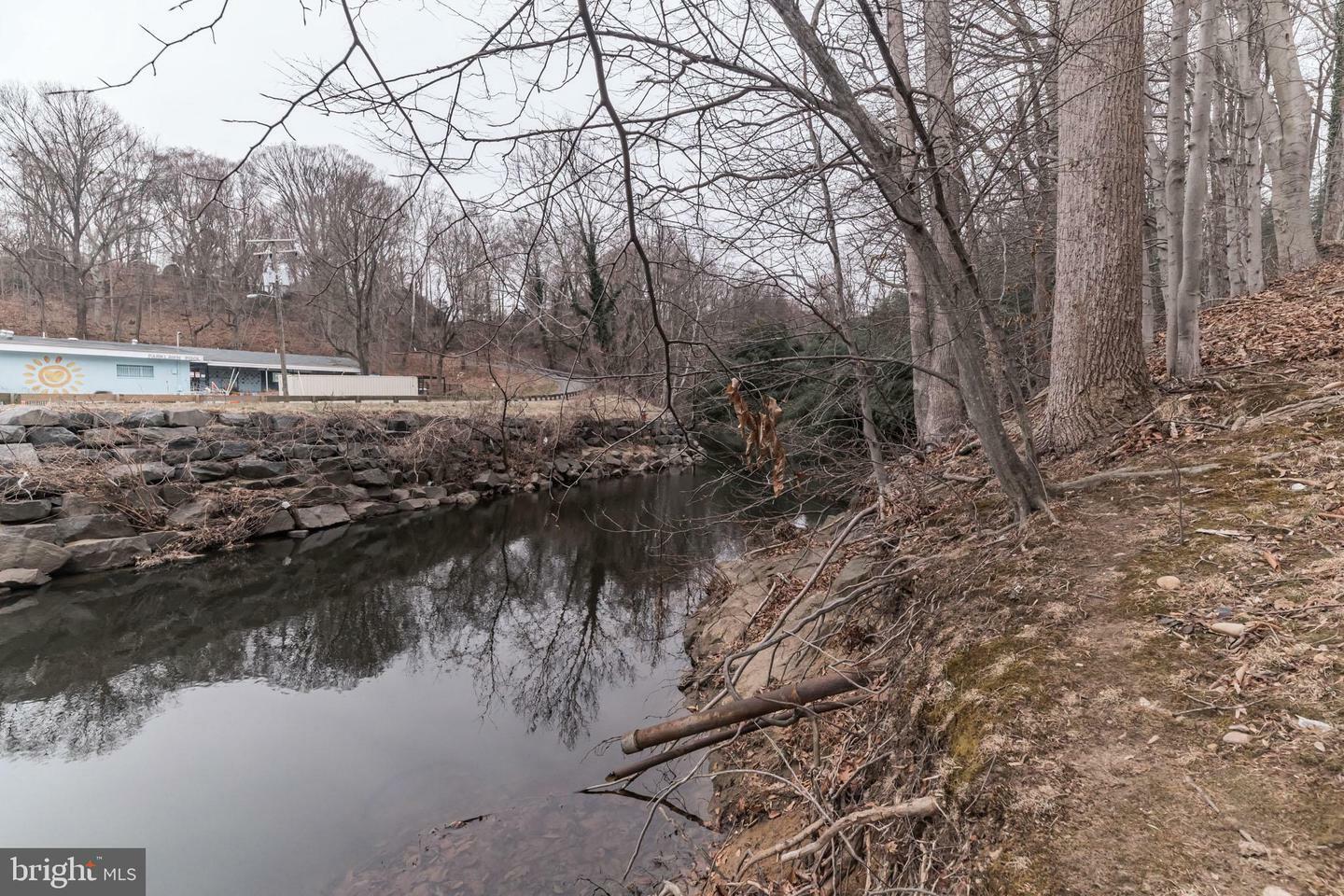 Property Photo: 5915 Dawes Avenue VA 22311