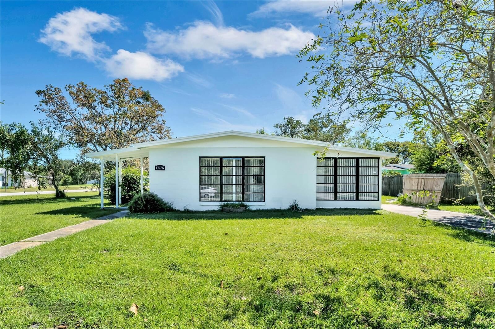 Property Photo:  1575 Cranbrook Avenue  FL 32725 