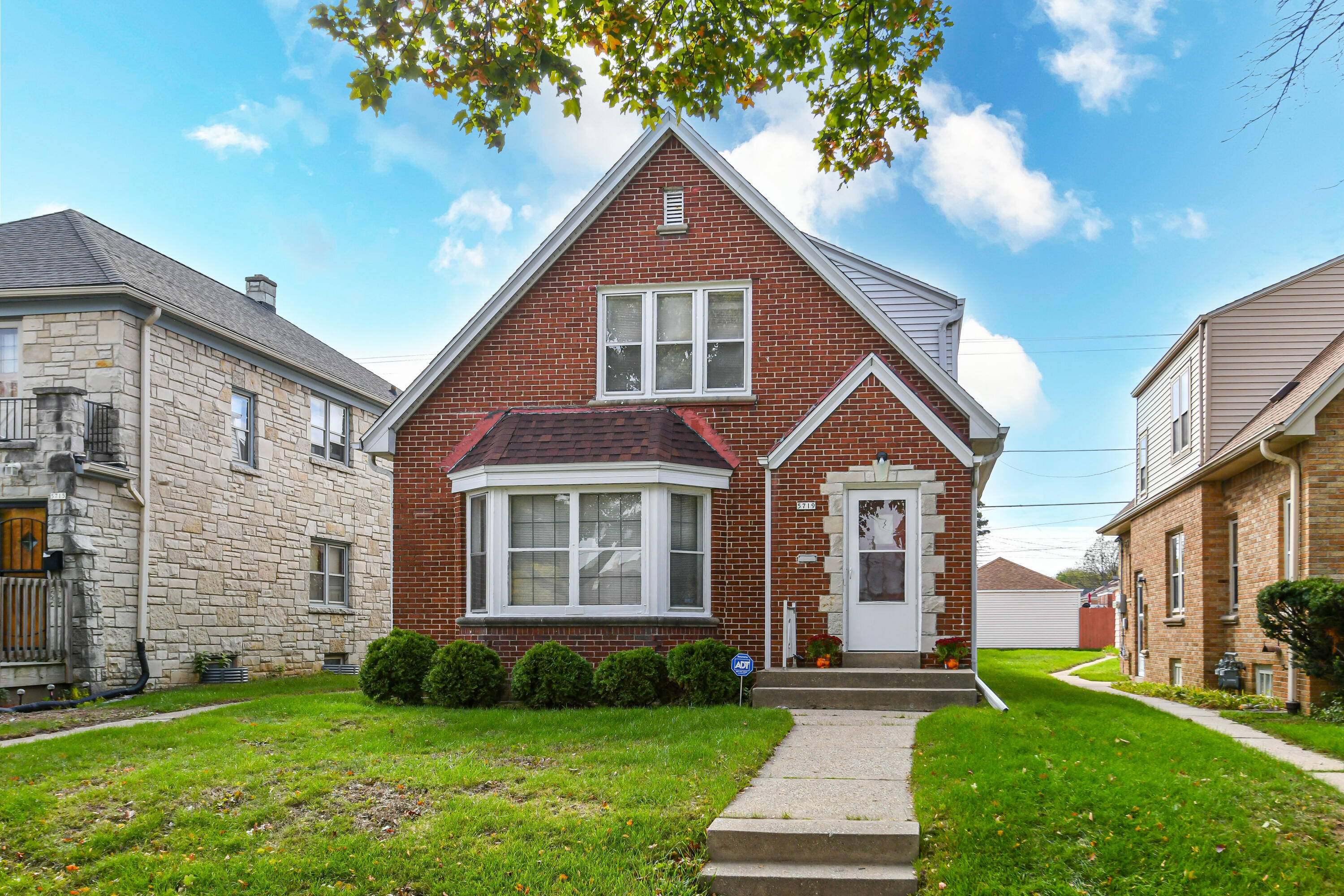 Property Photo: 5719 W Keefe Ave WI 53216