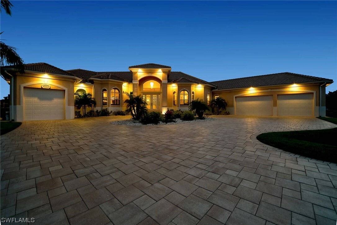 Property Photo:  5366 Cortez Court  FL 33904 