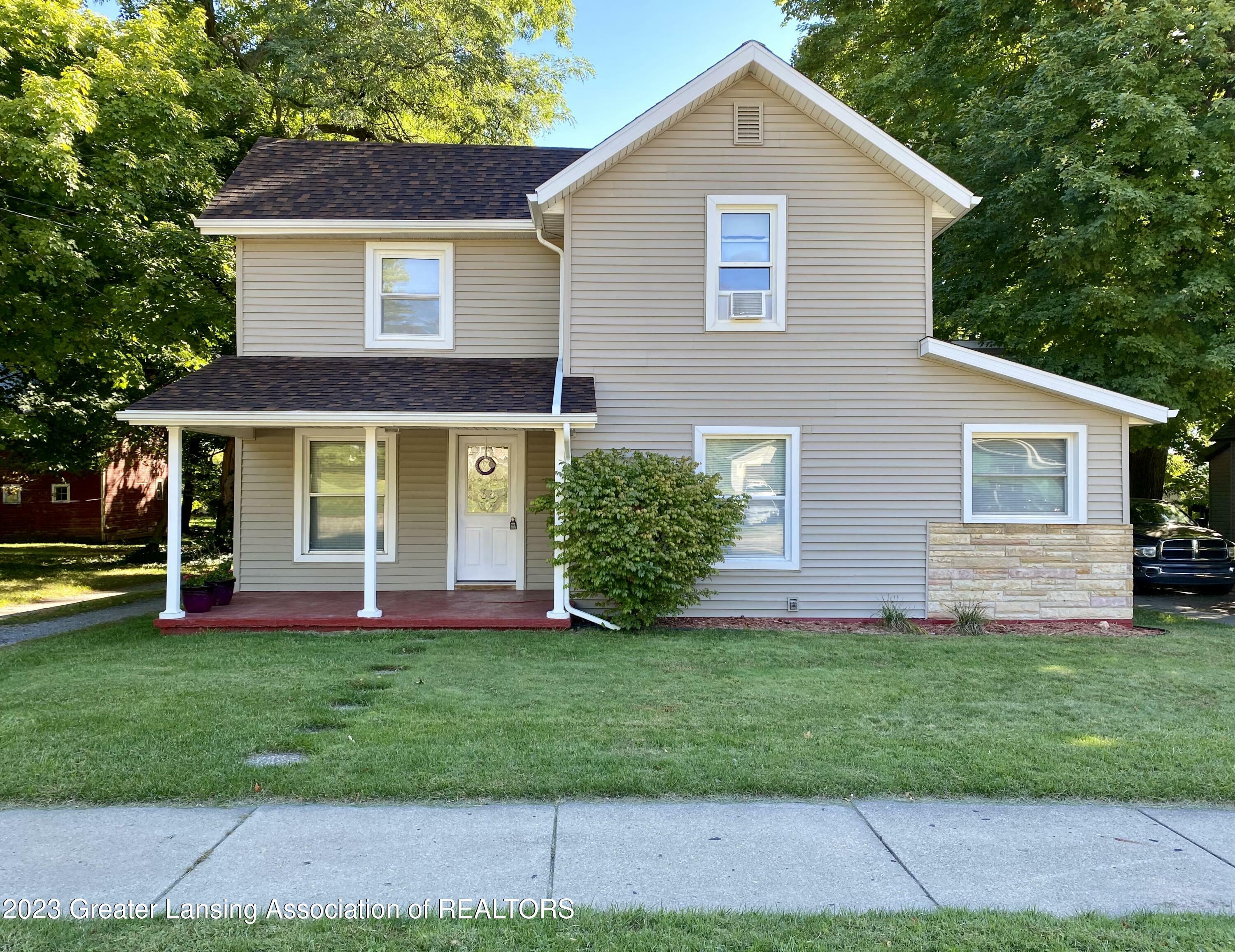 Property Photo:  1011 S Cochran Avenue  MI 48813 