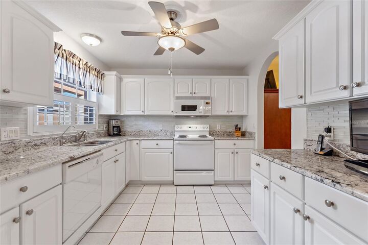 Property Photo: 321 Ridge View Dr FL 33837