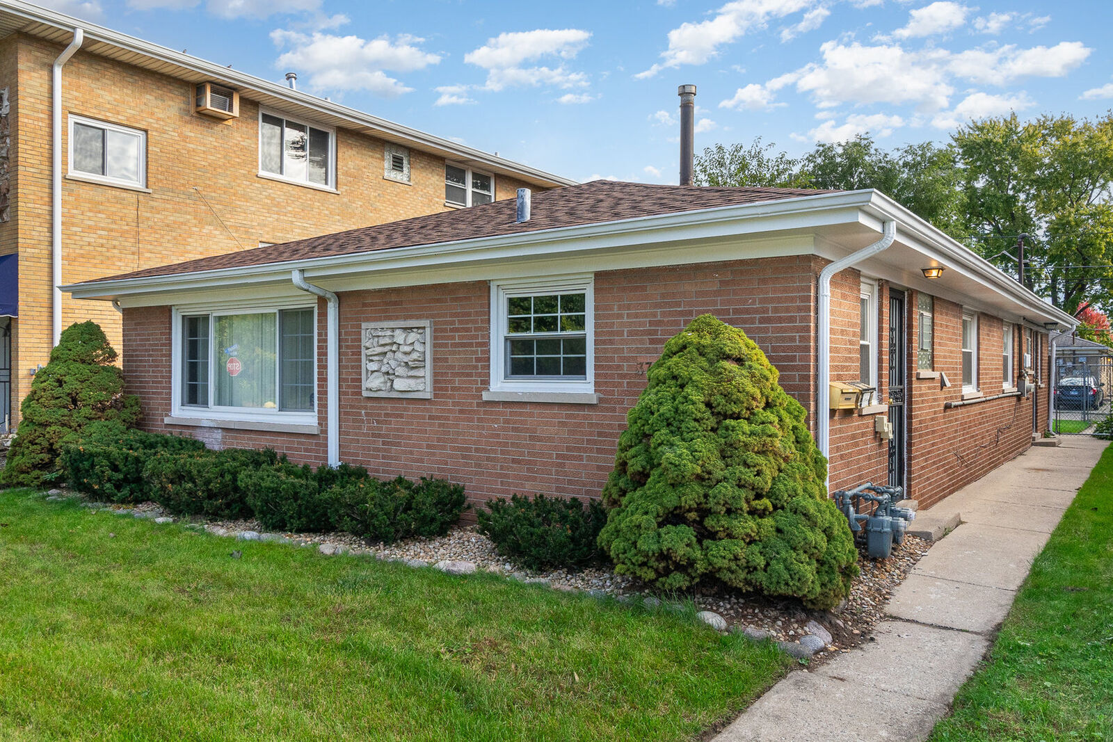 Property Photo:  375 Mackinaw Avenue  IL 60409 