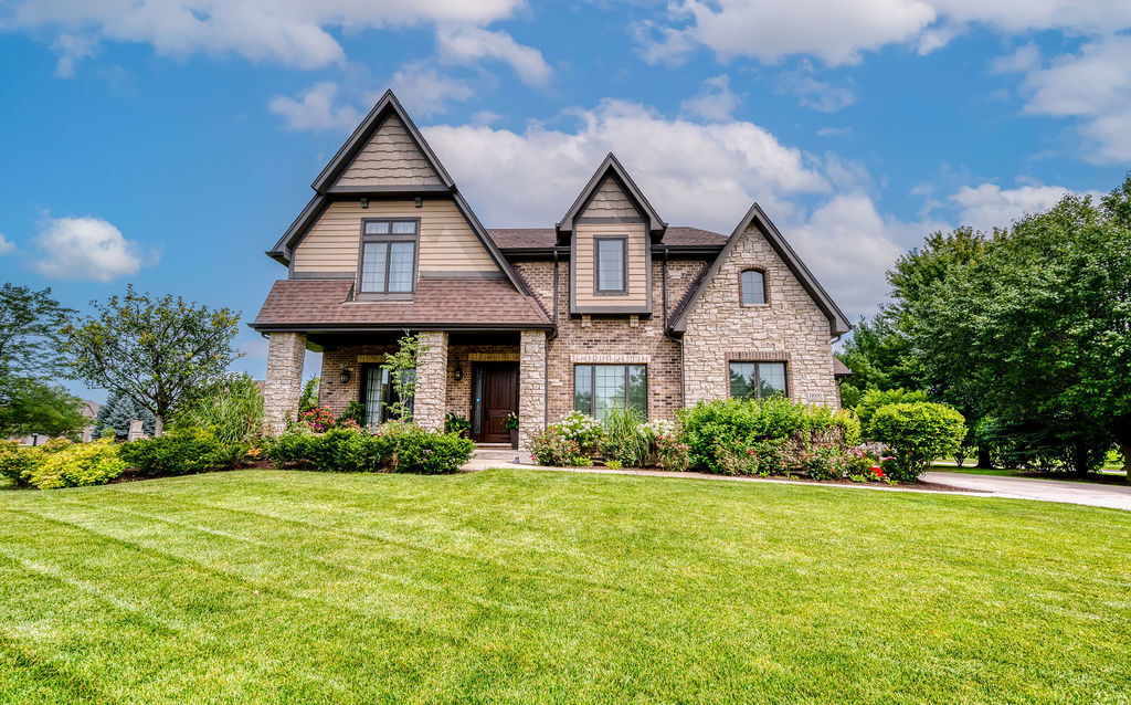 Property Photo: 11616 Flagstone Turn IL 60423