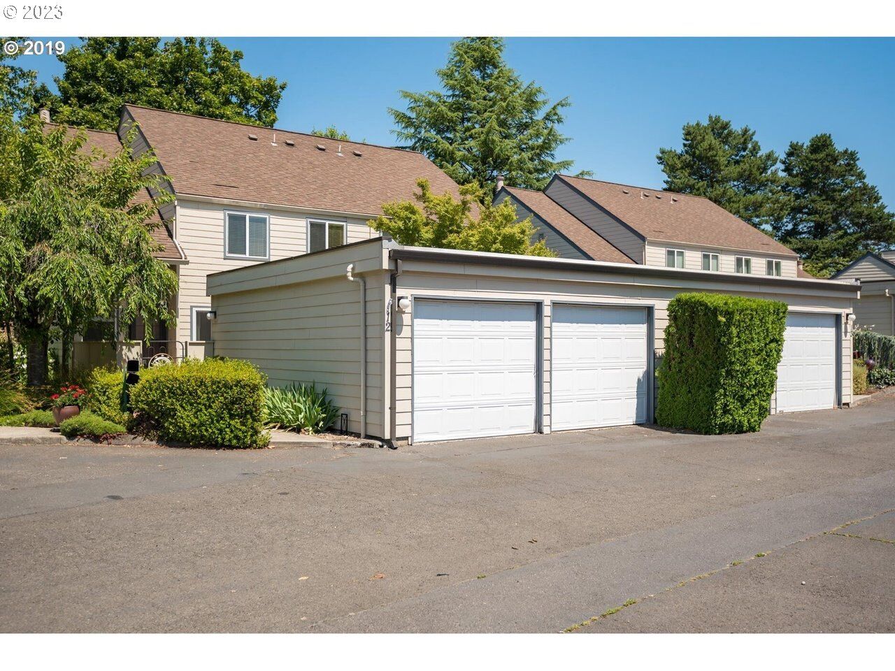 Property Photo: 55 NE Village Squire Ave 12 OR 97030